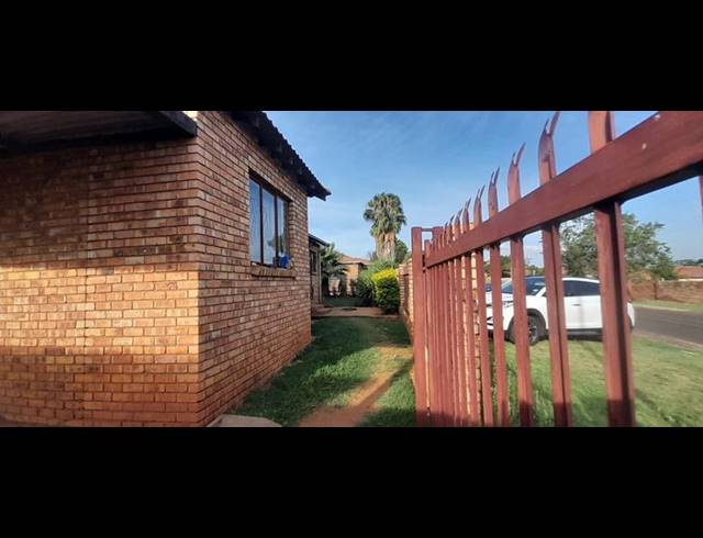 3 BEDROOM HOUSE FOR SALE IN PHILIP NEL PARK